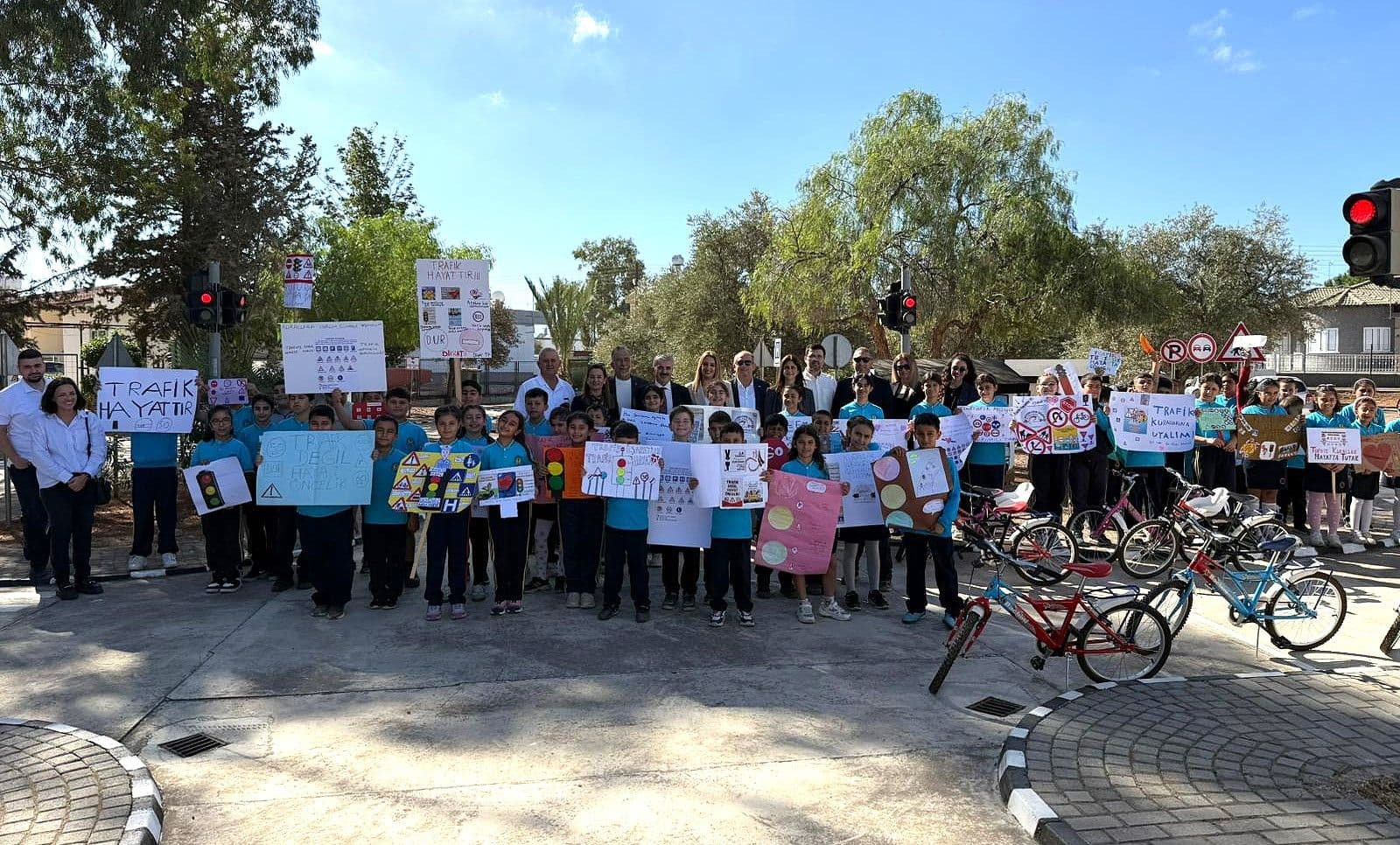 TELSİM GÖNÜLLÜLERİ EKİBİNİN YENİLEDİĞİ FİKRİ KARAYEL İLKOKULU TRAFİK EĞİTİM PARKININ İLK EĞİTİM GERÇEKLEŞTİ – 3 Kasım 2025